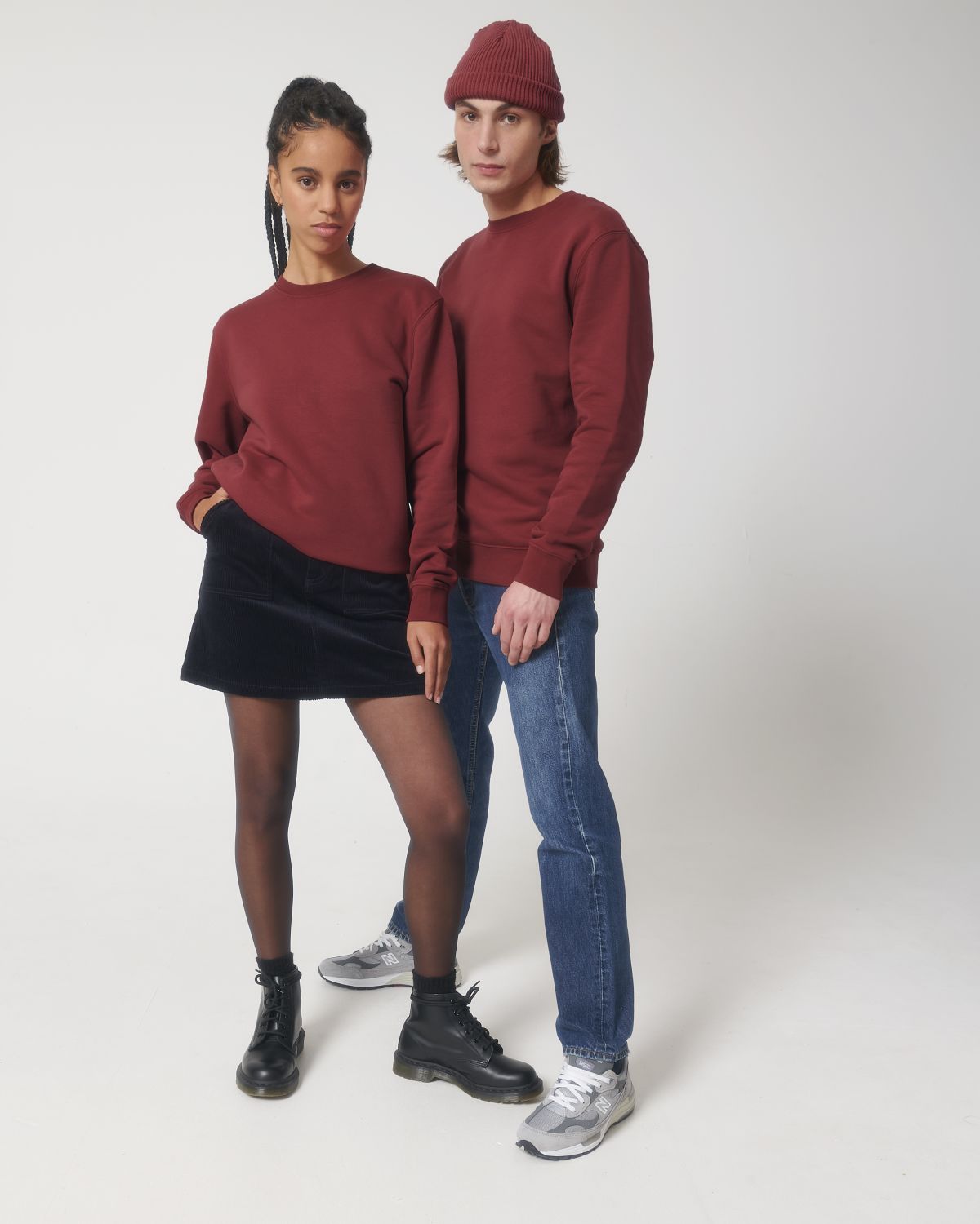 Premium unisex round neck sweatshirt in organic cotton to customize