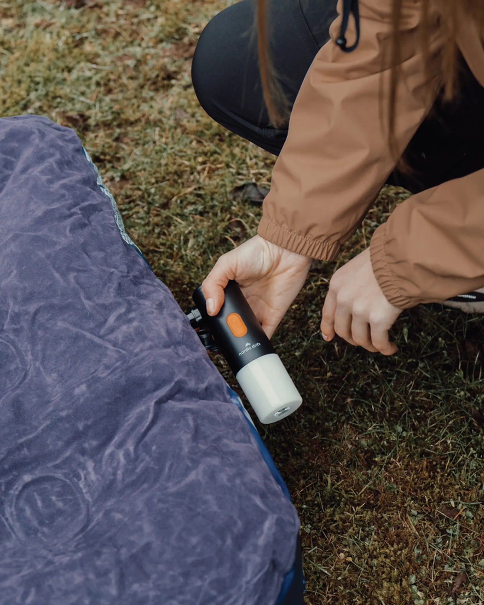 Promotional camping lamp with air pump - 8