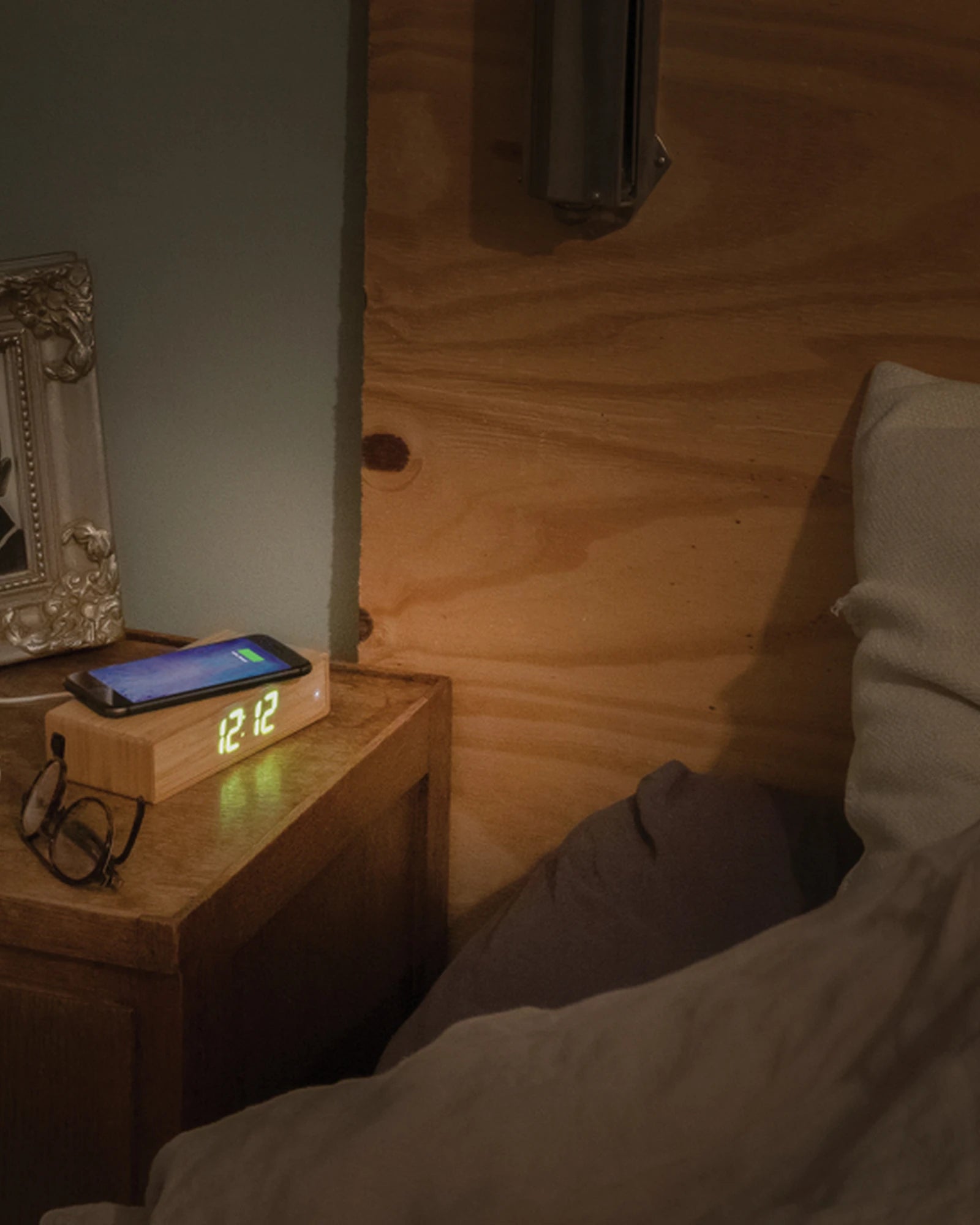 Promotional bamboo wireless charger clock 5W - 8