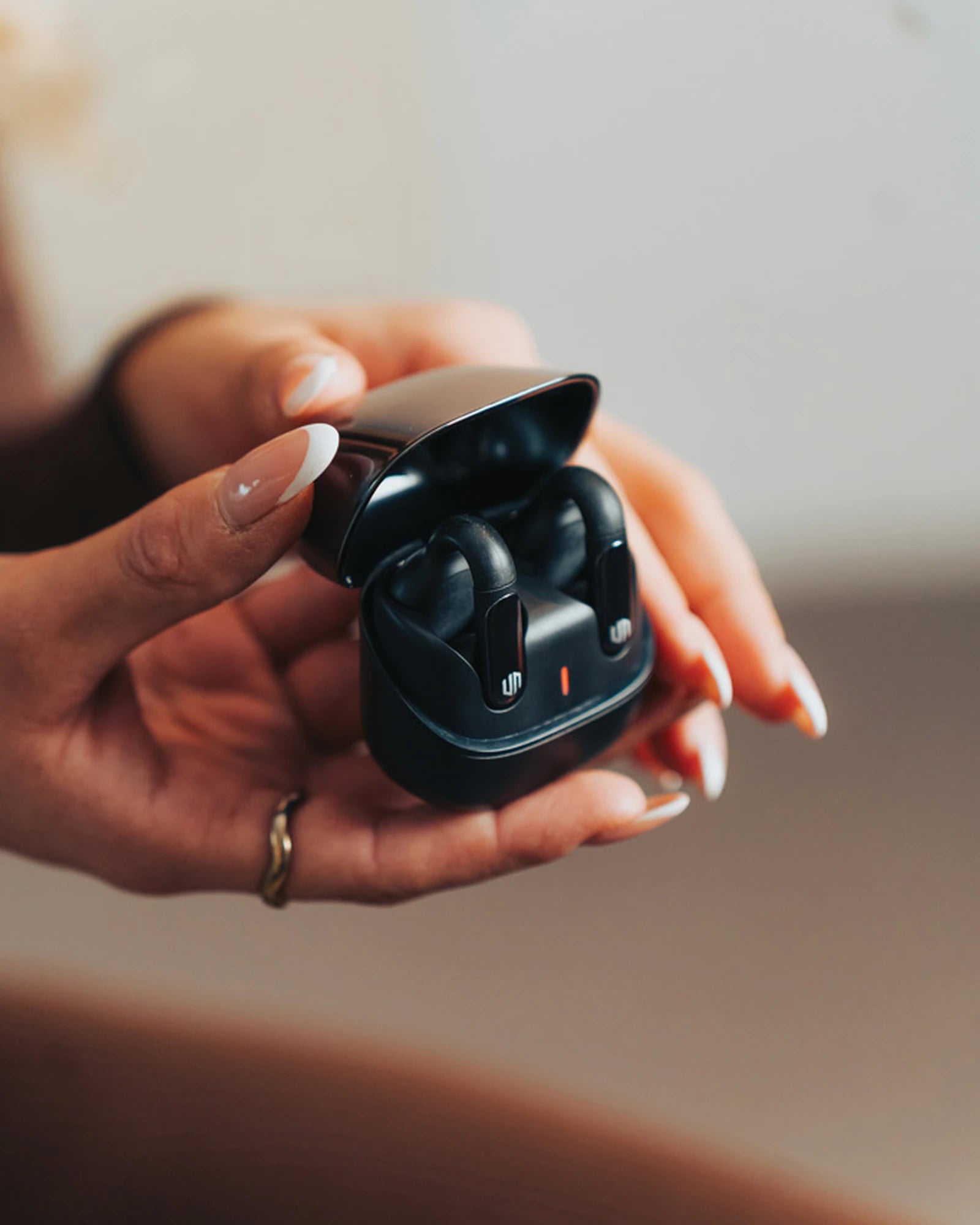 Custom wireless earbuds Urban Vitamin Long Beach - 8