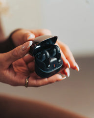 Custom wireless earbuds Urban Vitamin Long Beach - 8