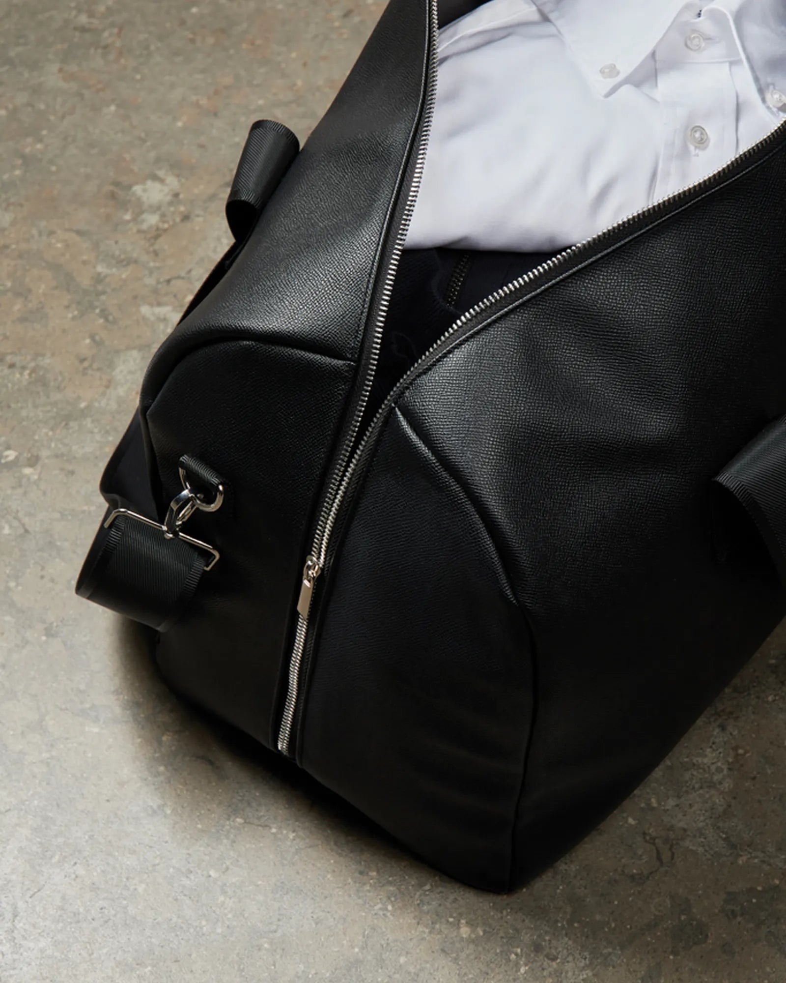 Custom recycled PU weekend bag Vinga Bermond - 10