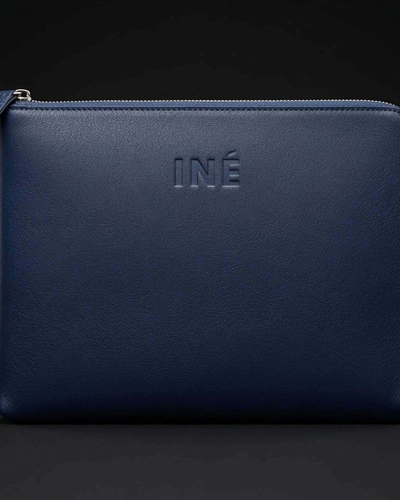 Custom recycled leather laptop pouch 14/15" - 1